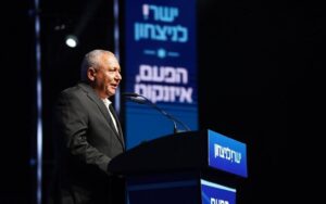 Eisenkot warns at campaign rally: Netanyahu will ‘stop at nothing’ to stay in power